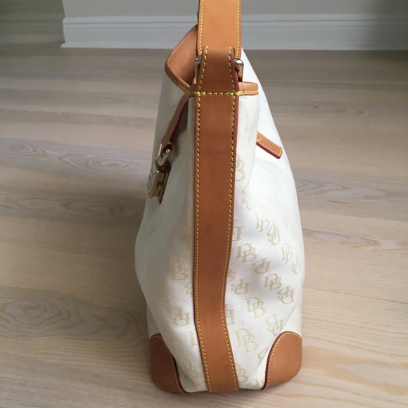 Dooney & Bourke EUC RARE Slouch Pristine Ivory/Cream Bag Beautiful Gold Hardware - Picture 3 of 16